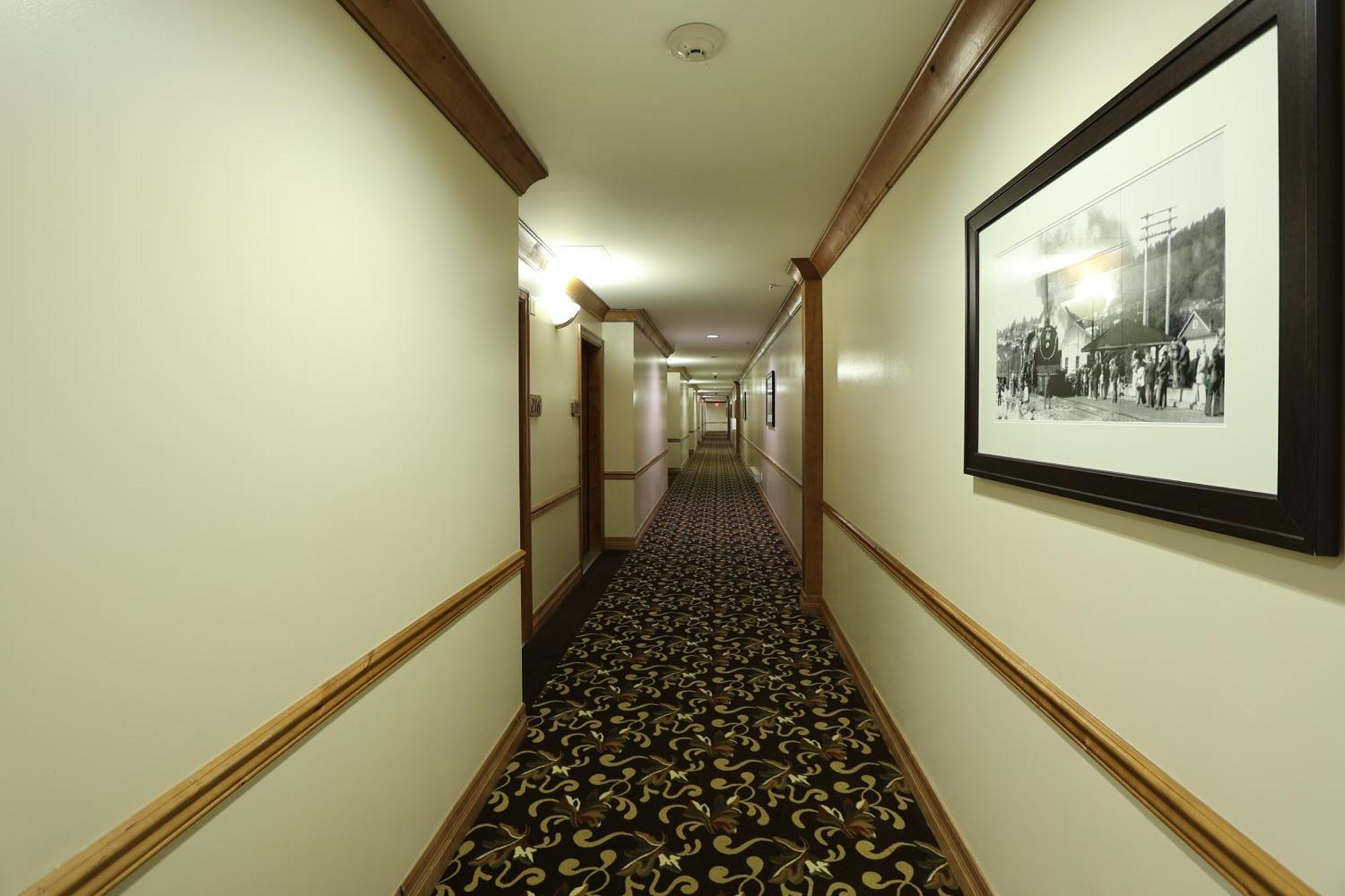 Days Inn By Wyndham Surrey Eksteriør bilde