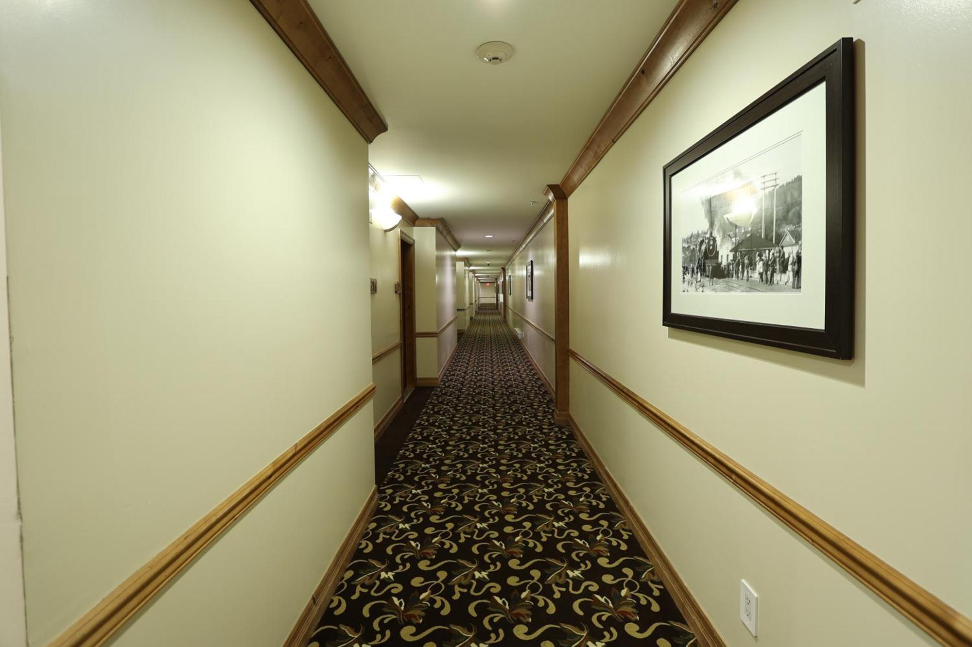 Days Inn By Wyndham Surrey Eksteriør bilde