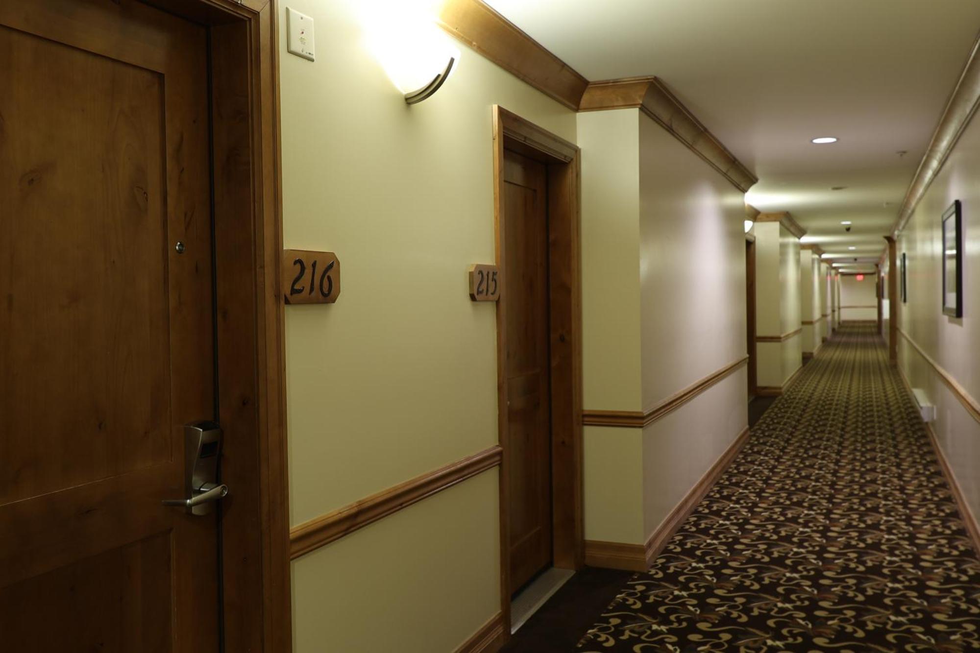 Days Inn By Wyndham Surrey Eksteriør bilde