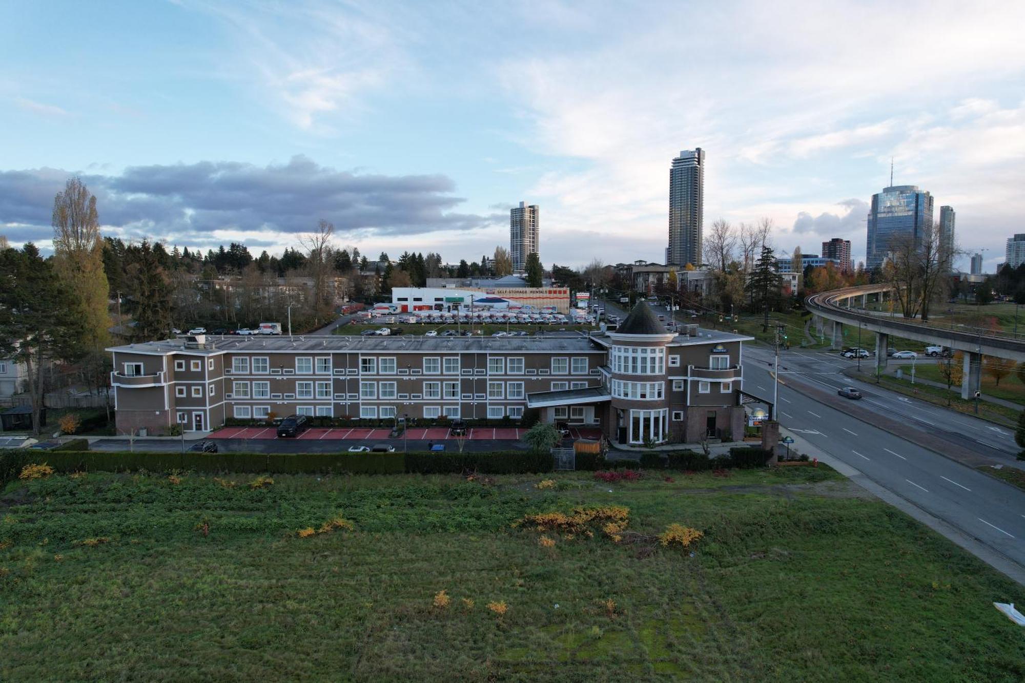 Days Inn By Wyndham Surrey Eksteriør bilde